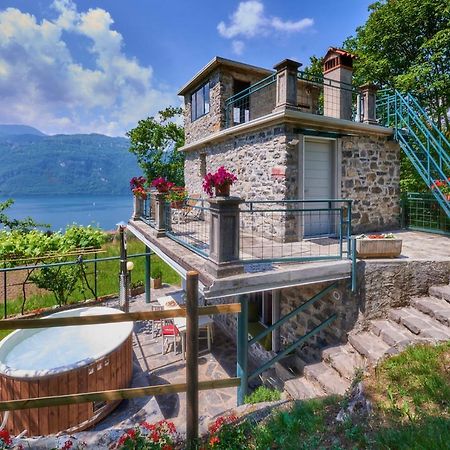 La Casetta Nel Bosco - Hot Tube And Sauna Lierna Exterior photo