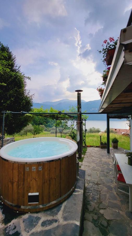 La Casetta Nel Bosco - Hot Tube And Sauna Lierna Exterior photo
