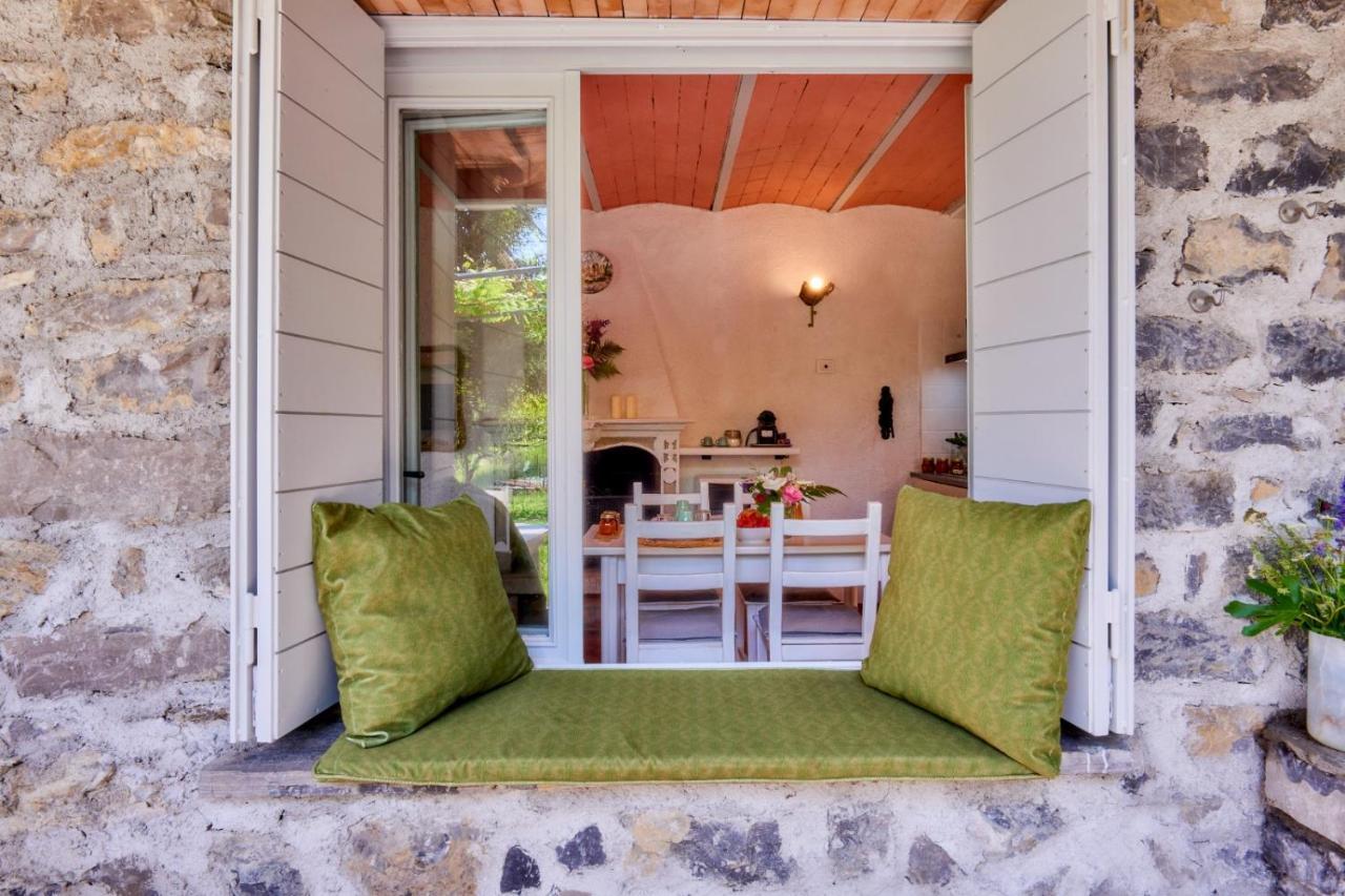 La Casetta Nel Bosco - Hot Tube And Sauna Lierna Exterior photo