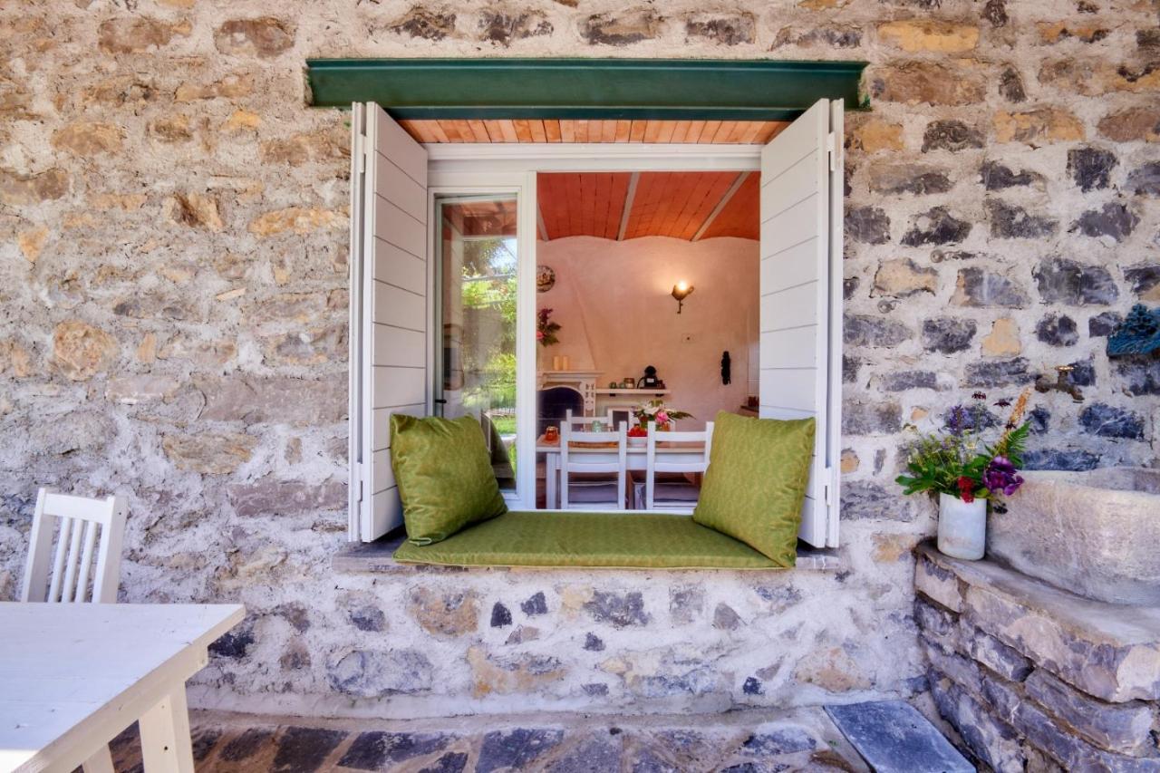 La Casetta Nel Bosco - Hot Tube And Sauna Lierna Exterior photo